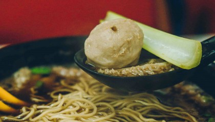 江西浮梁‘螺王哥’：一碗螺蛳粉出圈，吃出县城美食新流量！