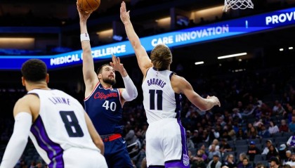 季前赛-小萨15+14+5科林斯24分 快船击败国王