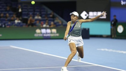 中网综合:张帅逆转取胜 率先晋级次轮