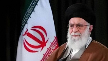 伊朗内部乱了！美国以色列公开支持伊朗人上街，哈梅内伊被催下台，巴列维想回归
