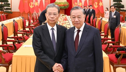 赵乐际访问越南并出席越南国庆80周年庆祝活动