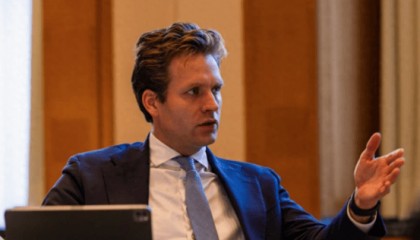 自食恶果？荷兰公开宣布制裁中国，各个公司芯片受损，中国的反应令人意想不到！欧洲收到重要信号