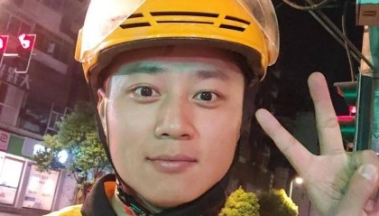 公职人员回应下班兼职送外卖：每天跑3小时日赚百元，没觉得丢脸，还有同事在跑网约车