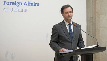 乌方回应俄在战区设立“走廊”提议:密切关注事态发展