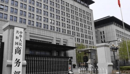 中方换了打法！两国一同列入反制名单，释放明确信号：帮凶一并清算