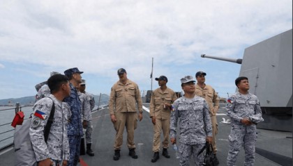 菲军主力舰刚出门，054A就堵在南海大门，美日军舰不敢靠近半步