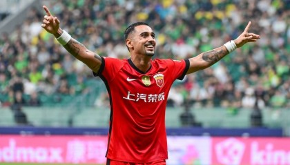 海港主帅:球员表现无所畏惧 上半时还有机会没把握住