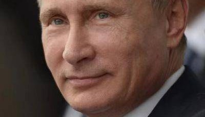 普京：乌军已无力实施大规模进攻，其作战部队满编率不到一半，已逼近临界点，他提议泽连斯基“来莫斯科谈”遭乌拒绝