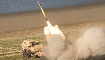 台湾高喊“决战”?百余辆坦克开上马路,但真打起来,开场即结束