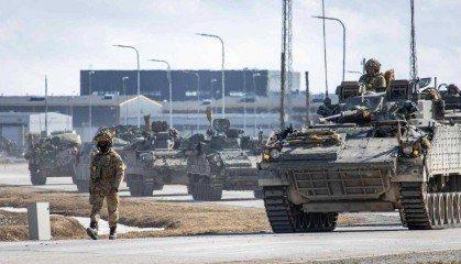 “动用核武”突响！北约迈出危险一步，1万大军突然逼近，普京彻底怒了