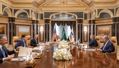 中俄关系有多铁？美俄刚下谈判桌，普京火速打来电话，8字表态很罕见！