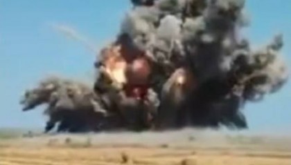 印尼处理过期军用弹药时发生爆炸，致13人死亡