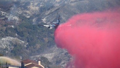 洛杉矶被阻燃剂染成粉红色 制造商发声：尽早清理，越久越难完全清除