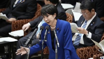 中日战场已经敲定？日本怒砸9万亿最后一搏，中方一纸禁令，高市再陷绝境