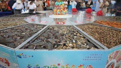 “鲜宴四海”威海海鲜嘉年华惊艳亮相 市民游客过足瘾
