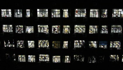 晚自习上厕所要开医院证明？反人性的教育该消停了