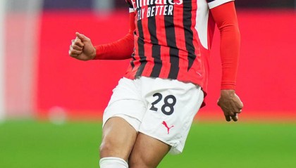 AC米兰签下拉比奥特的背后:母亲的300万分成与球队未来的战略布局