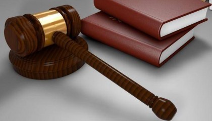 6岁男童在火车上起身时座椅回弹夹伤玩伴！伤者家属索赔5万元，法院判赔1369元