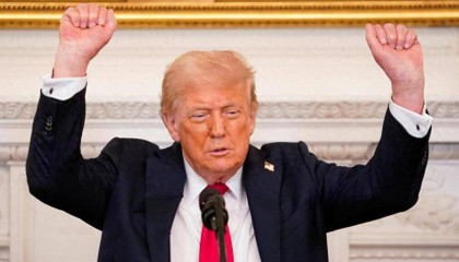 中国政府绝不会坐视不理，长和若执意卖港，中方必将果断出手干预