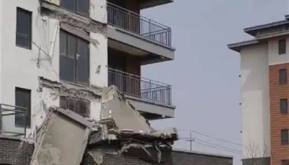 一小区多层阳台全部坠落！官方通报发布