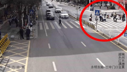 湖南江永：四名学生街头勇扶摔倒老人传递正能量