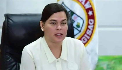 乱了！杜特尔特号召“兵变”，16万菲军忙着站队，顾不上南海了！