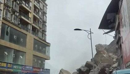 重庆彭水出现山体塌方，有房屋被毁，当地：已派出救援力量赶赴现场