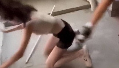 霸凌者开直播卖打人视频,未满十四岁就没事?