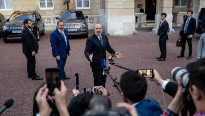 美商务部长：“绝对期望”稀土问题得到解决