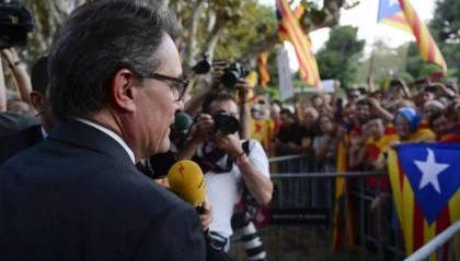 40万人冲上街头，高喊“要独立，不要统一！”，场面一度濒临失控