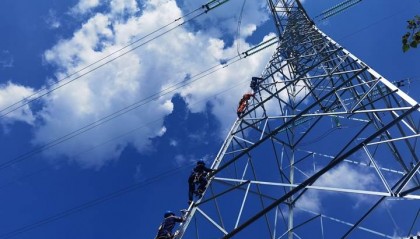 国庆中秋假期 贵州3000余名电网工人坚守建设一线