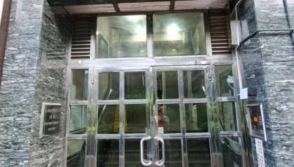 18岁内地女大学生在香港坠楼身亡，警方披露详情：现场检获遗书，生前曾卷入电诈案