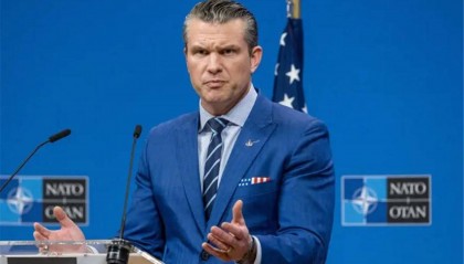 40万大军加速围华，美国四大部长对华下战书，美防长声称能赢中国