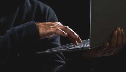 原部委工作人员被判死缓:与外国女官员生下私生子,私存单位5200份文件