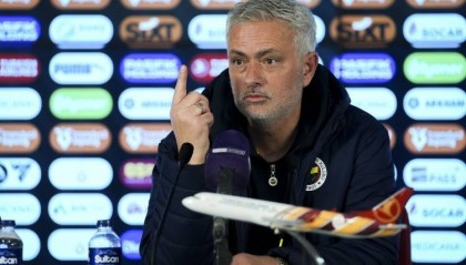 土媒：穆里尼奥是因个人原因前往罗马，未和俱乐部进行接触