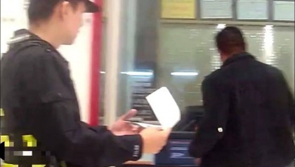 柳州男子到银行取93000元现金，柜员一看：莫非是……