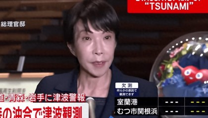 天灾还没完，中国突然传回东京俩噩耗，高市早苗的脸上，第一次出现了慌张