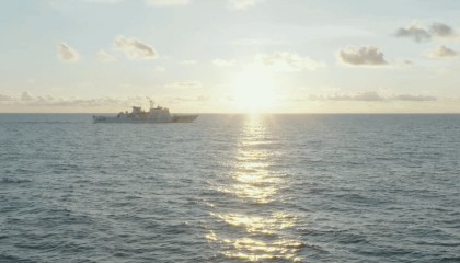 现场首次披露！侵权人员持枪、泼洒不明液体 中国海警6分钟成功处置