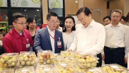 调研假日文旅消费,多地“一把手”走上街头
