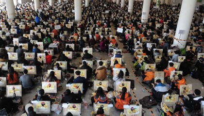 二本艺术专业女孩毕业当保洁员，不能证明大学白上了