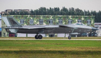 第300架歼-20震撼登场，数量超F-22两倍！网友表示：还远远不够！