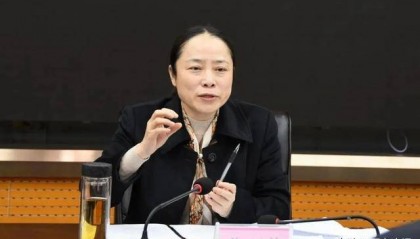 仇珂静，主动交代问题