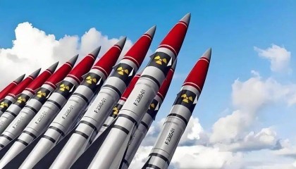 泽连斯基走投无路？签字当天，5国代表首次同桌，事情果然不简单