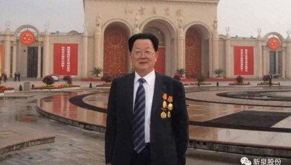 一代传奇苏商谢幕：镇江放牛娃做出370亿元市值公司；儿子早已接班，闯入特斯拉核心供应链