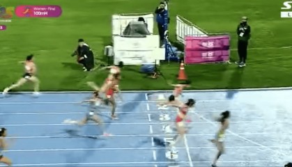 13秒07！吴艳妮获亚锦赛季军 妈妈：希望她尽快恢复以最佳状态迎接未来比赛