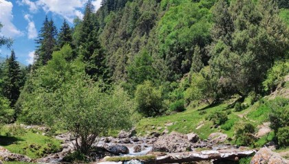 青海门源突发泥石流致3死2失联:5人均为露营游客,含10多岁孩子,正全力搜救