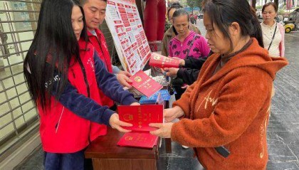 广西河池市总工会、金城江区总工会联合开展宪法宣传活动