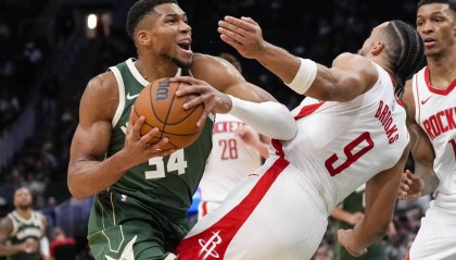 字母哥20+14范乔丹26分 利拉德低效18分雄鹿险胜火箭