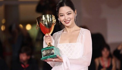 甄子丹回应带辛芷蕾入行：终究还是靠她自己