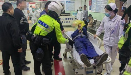 1小时车程仅25分钟赶到！南宁男子手指被割断，交警紧急护送就医